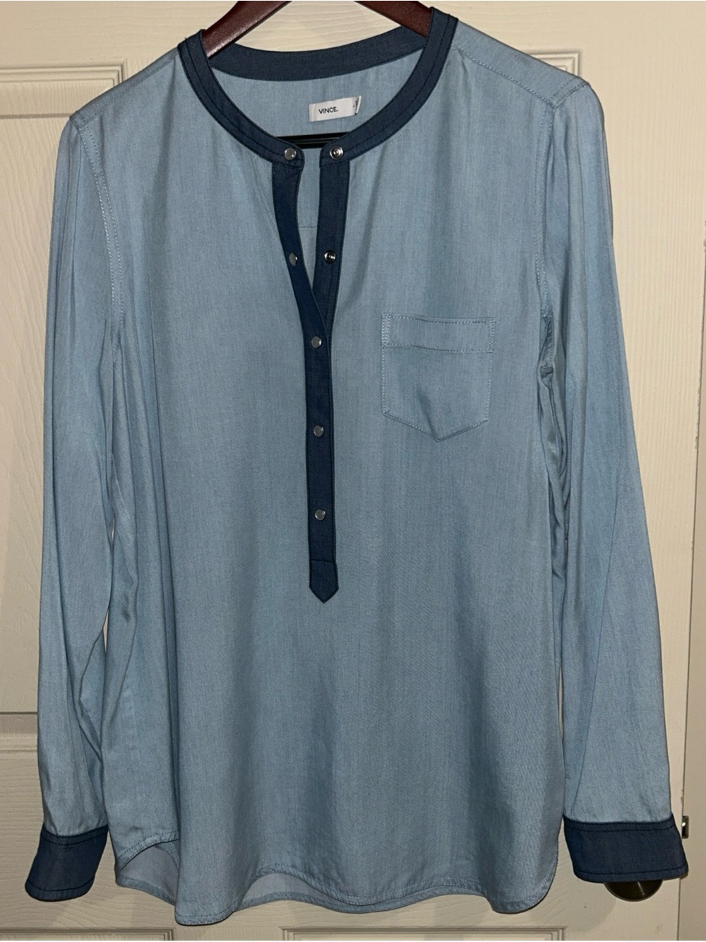 VINCE LIGHT BLUE SNAP BUTTON LONG SLEEVES ROUND NECK SHIRT/TOP SIZE Large